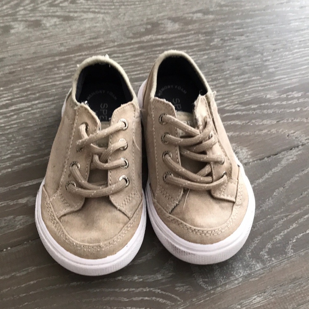 Casual shoes